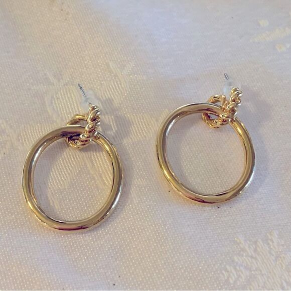Ralph Lauren Chaps Earrings 1.25” Pierced Gold Tone Vintage Gorgeous - Picture 1 of 3